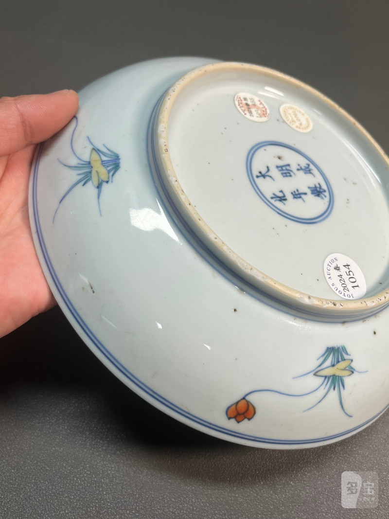 清雍正  斗彩荷塘鸳鸯“满池娇”图折沿盘（附老盒） - 图13